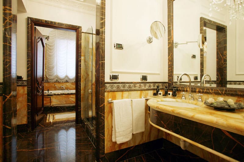 Mobiletti bagno classici come sceglierli nuova quasco for Arredo bagno classico elegante prezzi